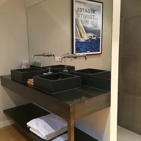 לינה וארוחת בוקר Montabord *